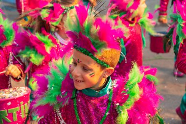 Karnaval kutlamak için insanlar vinaros, sokaklarında kostümleri giyinme