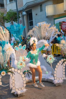 Karnaval kutlamak için insanlar vinaros, sokaklarında kostümleri giyinme