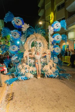 Karnaval kutlamak için insanlar vinaros, sokaklarında kostümleri giyinme