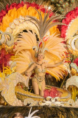 Karnaval kutlamak için insanlar vinaros, sokaklarında kostümleri giyinme