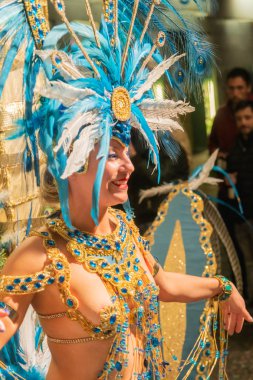 Karnaval kutlamak için insanlar vinaros, sokaklarında kostümleri giyinme