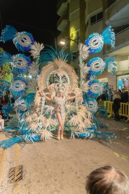 Karnaval kutlamak için insanlar vinaros, sokaklarında kostümleri giyinme