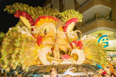 Karnaval kutlamak için insanlar vinaros, sokaklarında kostümleri giyinme