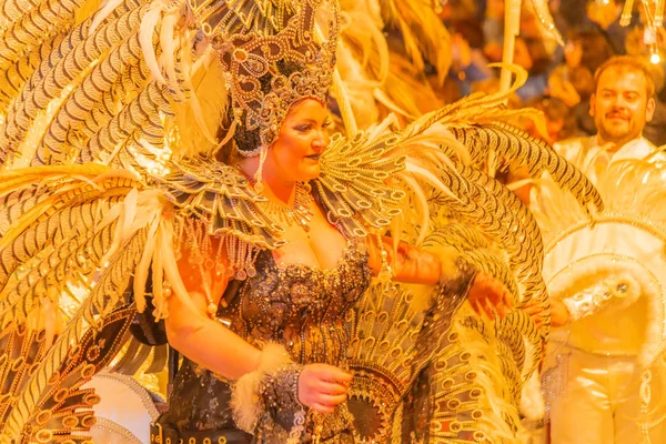 insanlar celebra için vinaros, sokaklarında kostümleri giyinme