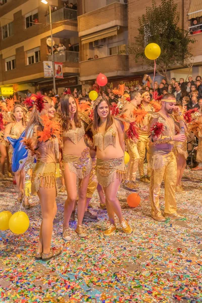 Vinaros celebra 거리에서 의상에서 드레싱 하는 사람들 — 스톡 사진