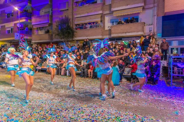 insanlar celebra için vinaros, sokaklarında kostümleri giyinme