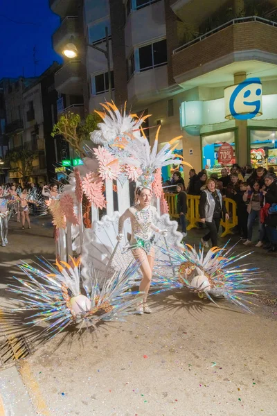 Karnaval kutlamak için insanlar vinaros, sokaklarında kostümleri giyinme
