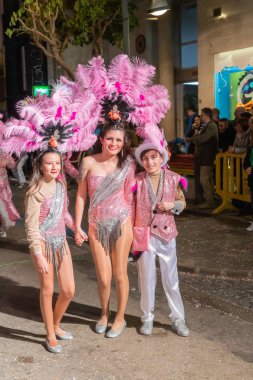 Karnaval kutlamak için insanlar vinaros, sokaklarında kostümleri giyinme