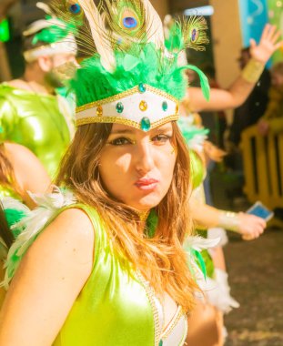 Karnaval kutlamak için insanlar vinaros, sokaklarında kostümleri giyinme