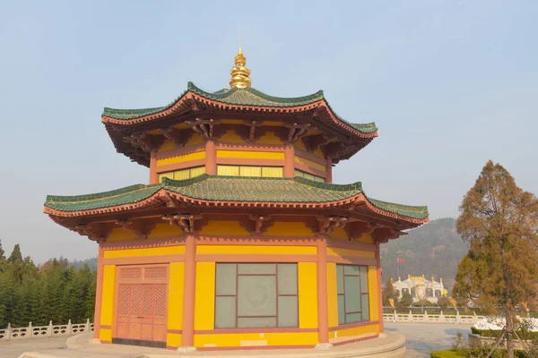 Traditionele Chinese architectuur en paviljoen in het complex van — Stockfoto