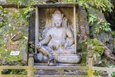 Hangzhou, Zhejiang, Çin - 16 Aralık 2018: Hangzhou Lingyin Tapınak rock kabarık heykeli. (Ruh geri çekilme Tapınağı) Çin'deki en büyük Budist tapınakları biri