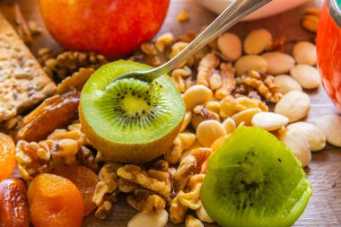 Meyve, Tahıl ve Süt Kahvaltısı