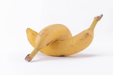 Beyaz arka planda izole edilmiş iki muz