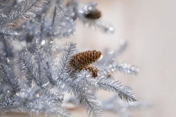 Choinka Bożonarodzeniowa Dekoracji Srebrny Sztuczne Drzewa Szyszek Tło Nowego Roku — Zdjęcie stockowe