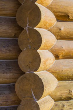 Günlüğündeki fırlatma yastığı köşesinde. Ahşap ev günlüklerinden dokusuna.