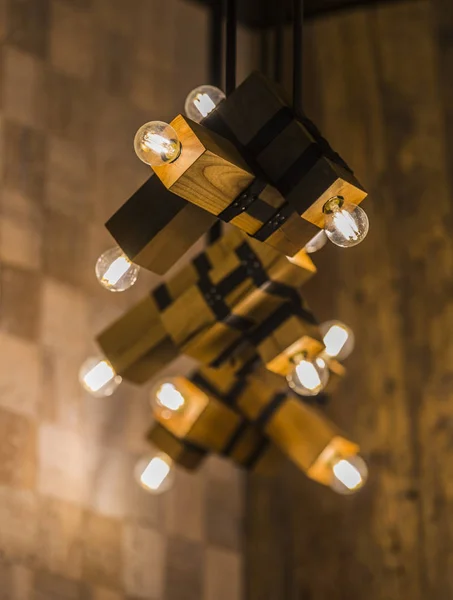 Led Světlo Lampa Rozsvítí Instalace Geometrické Závěsný Dřevěný Lustr — Stock fotografie