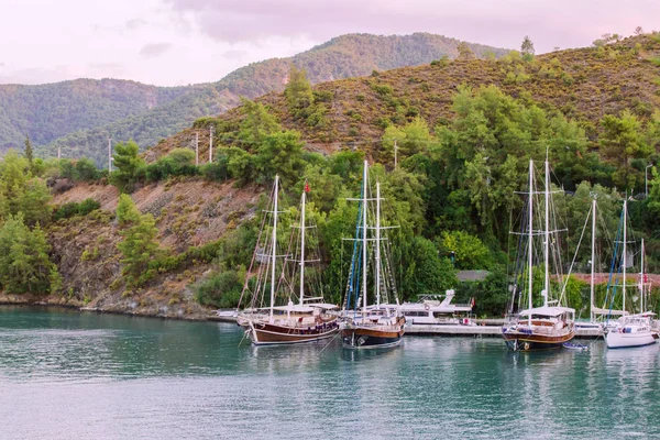 Vista Barcos Belas Montanhas Nascer Sol Fethiye Turquia Paisagem Colorida — Fotografia de Stock