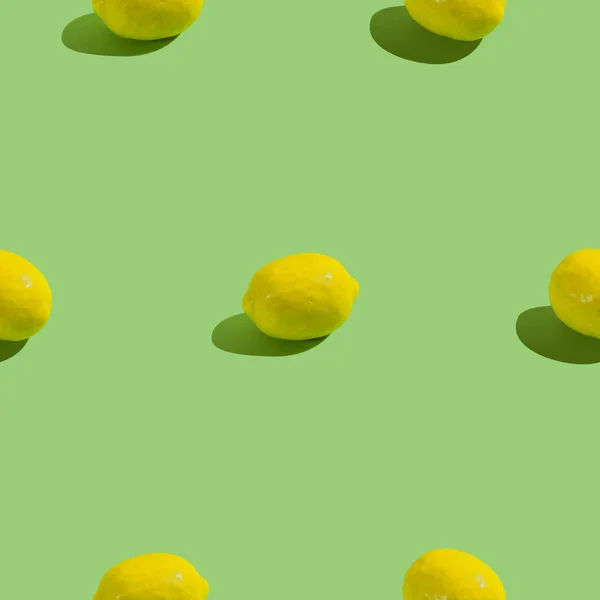 Креативний Безшовний Візерунок Лимоном Зеленому Тлі Тропічний Абстрактний Фон — стокове фото