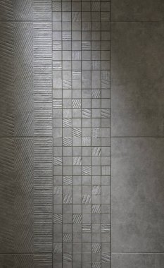 Kayrak kiremit seramik, doku açık gri. Banyoda porselen karo