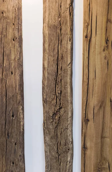 Textur av åldrade trä, skivor, mörk färg. Med sprickor och rivsår — Stockfoto