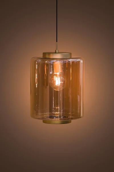 Lustre cylindrique en or, lampe suspendue transparente en verre moderne, isoler — Photo