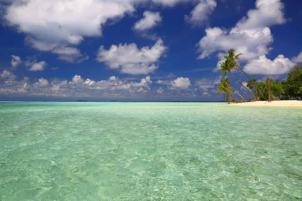 Prachtig Uitzicht Van Paradijseiland Indische Oceaan Duidelijk Turkoois Water Witte — Stockfoto