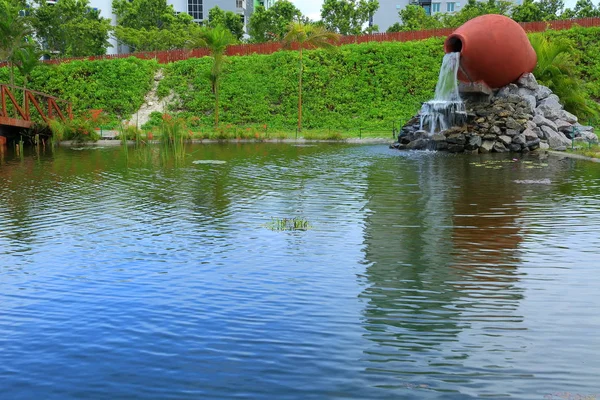 Hermosa Fuente Formada Como Tarro Cerámica Parque Hulhumale Maldivas Hermosa — Foto de Stock