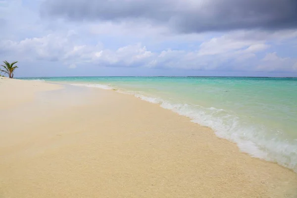 Úžasný Výhled Tropickou Krajinu Bílý Písek Pláže Tyrkysové Vody Modrou — Stock fotografie