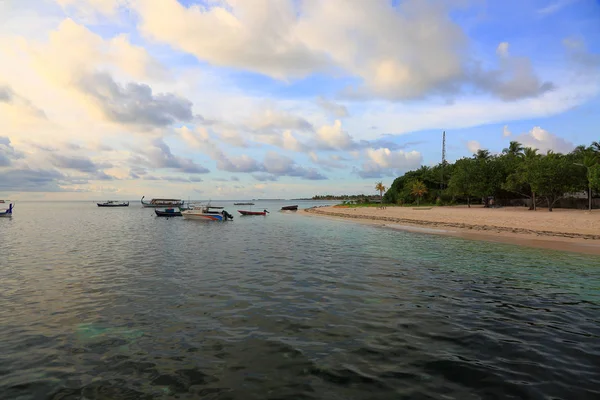Wspaniały Widok Wieczór Wybrzeża Ocean Indyjski Malediwy Niektóre Okręty Błękitne — Zdjęcie stockowe