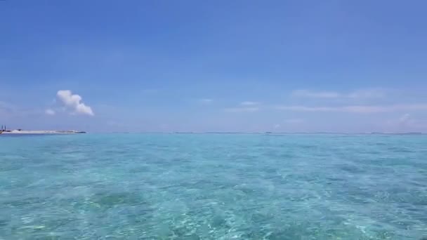Muhteşem Tropik Manzaralı Maldivler Mavi Hint Okyanusu Şaşırtıcı Beyaz Bulutlar — Stok video