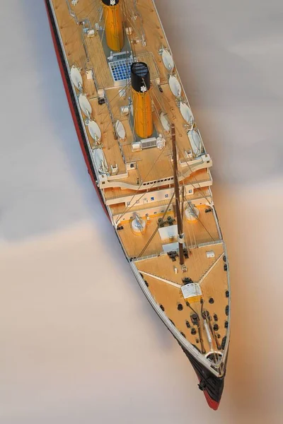 Modello Artigianale Titanic Bellissimo Modello Fatto Mano Titanic Isolato Sfondo — Foto Stock