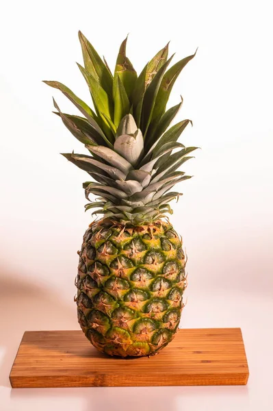 Close Van Verse Ananas Geïsoleerd Gezonde Voeding Concept Vruchten Vitaminen — Stockfoto