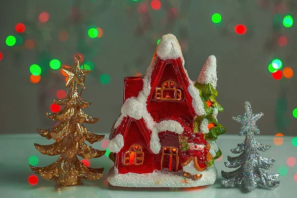 Close Van Kerstdecoratie Geïsoleerd Leuk Huis Voor Kaarsen Kerstdecoratie Briefkaart — Stockfoto