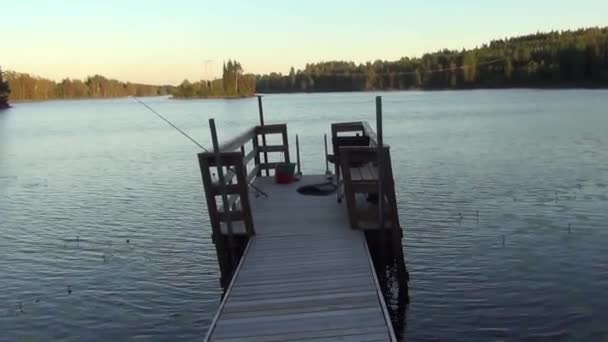 Vacker Utsikt Över Sjö Och Fiske Plats Stora Stenar Vacker — Stockvideo