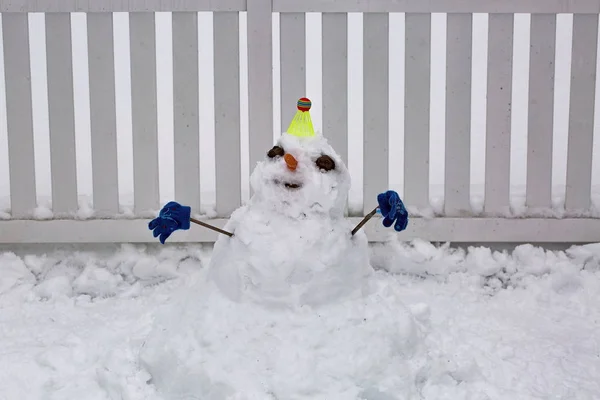 Vista Cerca Del Muñeco Nieve Divertido Hermosos Fondos Invierno — Foto de Stock