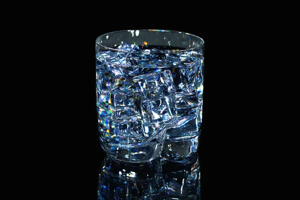 Vista Cerca Del Cristal Con Agua Cubitos Hielo Hermosos Fondos — Foto de Stock