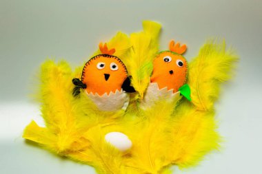 Sevimli el yapımı Paskalya dekorasyon elemanı görünümü yakın. Güzel arka planlar.