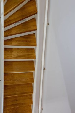 Güzel döner merdiven. Güzel ev arka plan. 