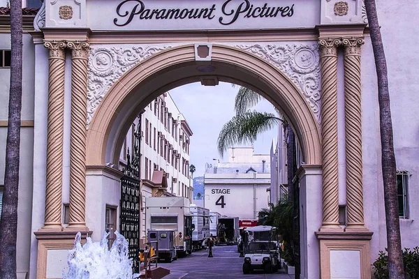 Paramount Pictures Studios ana girişinin güzel manzarası. ABD 09.11.2012
