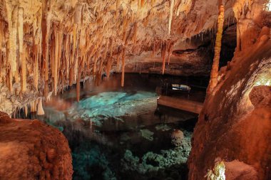 Bermuda Crystal Caves muhteşem görünümü. Güzel arka planlar.