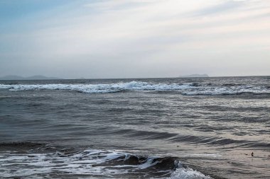 Gökyüzü arka plan üzerinde Pasifik okyanus görünümü beautifil. Güzel doğa arka.