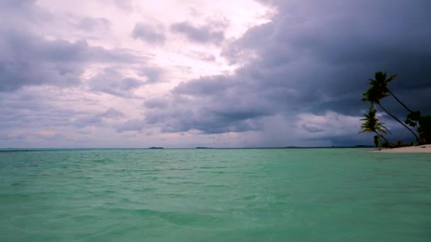 Τροπικό Τοπίο Πανέμορφο Μαλδίβες Γαλαζοπράσινα Νερά Του Ινδικού Ωκεανού Και — Αρχείο Βίντεο