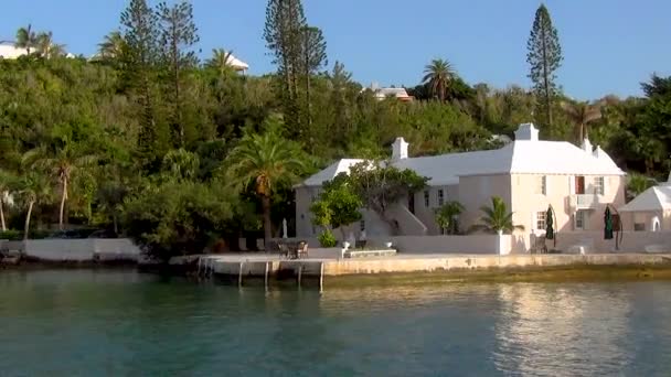 Вид Гарний Пейзаж Чудовими Будинками Зеленими Деревами Бермудський Атланті Красива — стокове відео