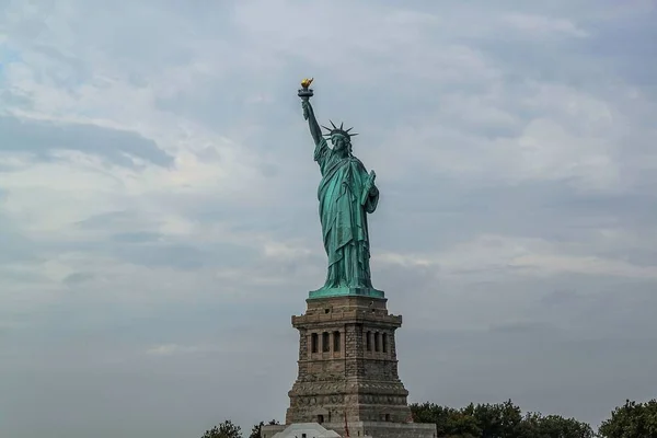 Ωραία Θέα Στο Απομονωμένο Άγαλμα Της Ελευθερίας Της Νέας Υόρκης — Φωτογραφία Αρχείου