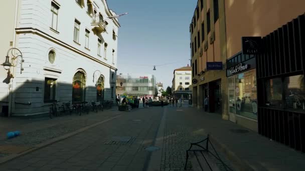 Pessoas Andando Praça Central Cidade Belo Dia Verão Uppsala Suécia — Vídeo de Stock