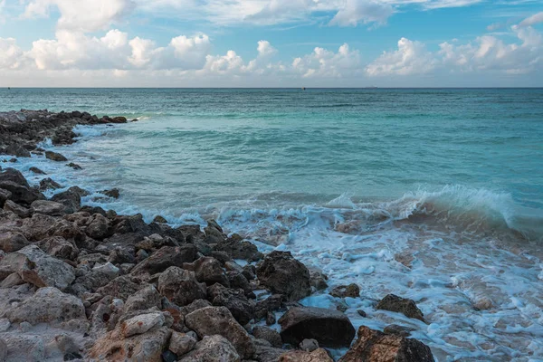 Дивовижний Вид Узбережжя Аруби Лінії Бірюзова Вода Атлантичного Океану Зливаючись — стокове фото