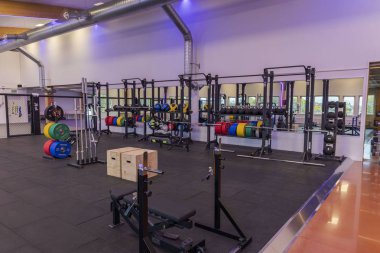 İyi donanımlı fitness merkezinin güzel manzarası. Sağlıklı yaşam tarzı kavramı. Enkoping. İsveç. 10.02.2019