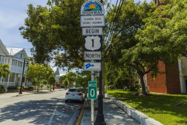 Otoyol 1 Mil 0 işaretli güzel bir alan manzarası. Key West. Florida mı? Usa. 09.07.2019