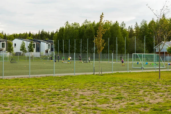 Vista Los Niños Jugando Fútbol Patio Aire Libre Europa Países — Foto de Stock