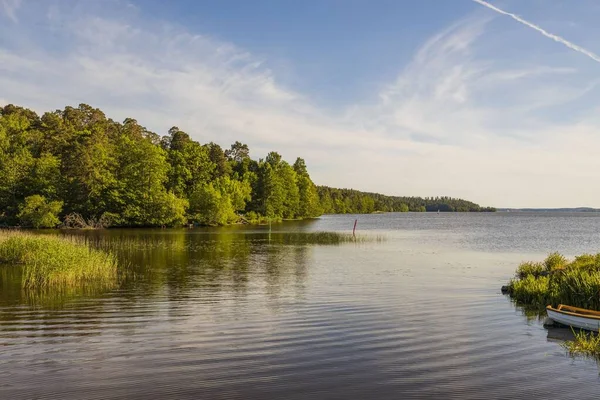 Belle Vue Sur Lac Avec Des Bateaux Sur Ciel Bleu — Photo